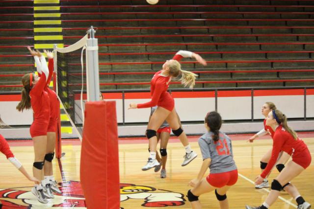 The Alton Lady Redbirds Volleyball Team kicked off the night inside West Elementary School with their scrimmage. 